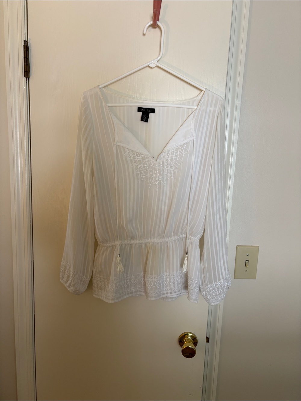 White House Black Market White Embroidered V-Neck Peplum Blouse